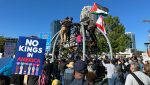 Mii de oameni au ieșit în stradă în întreaga Americă pentru a protesta împotriva lui Trumpea noastră”