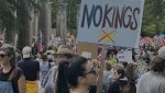 Protestele No Kings din SUA programate pentru sâmbătă se vor desfășura într-un climat de tensiune crescută, anticipând cea mai amplă demonstrație dintr-o singură zi din istoria țăriiea noastră”