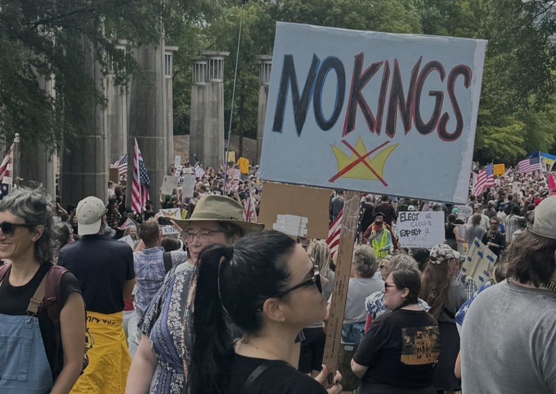 Protestele No Kings din SUA programate pentru sâmbătă se vor desfășura într-un climat de tensiune crescută, anticipând cea mai amplă demonstrație dintr-o singură zi din istoria țăriiea noastră”