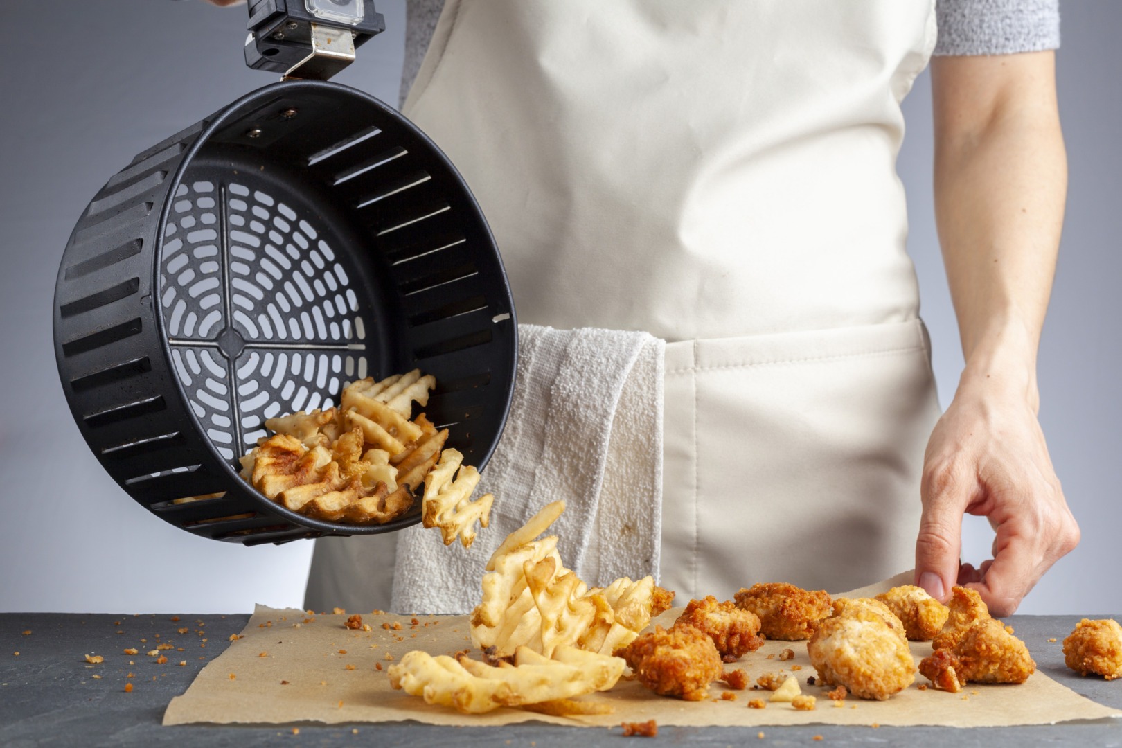 Rețetă de nuggets de pui la airfryer, o variantă sănătoasă și ușor de preparat, la fel de delicioasă ca cele din restaurantele de tip fast-foodea noastră”