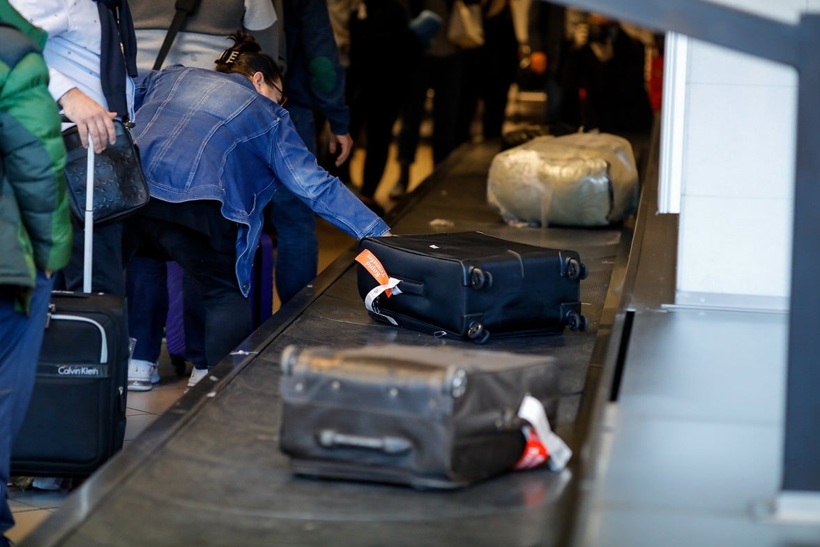 Serviciul Român de Informații: Reglile pentru transportul lichidelor în bagajul de mână variază în funcție de echipamentele de securitate de pe aeroporturile din Româniaea noastră”