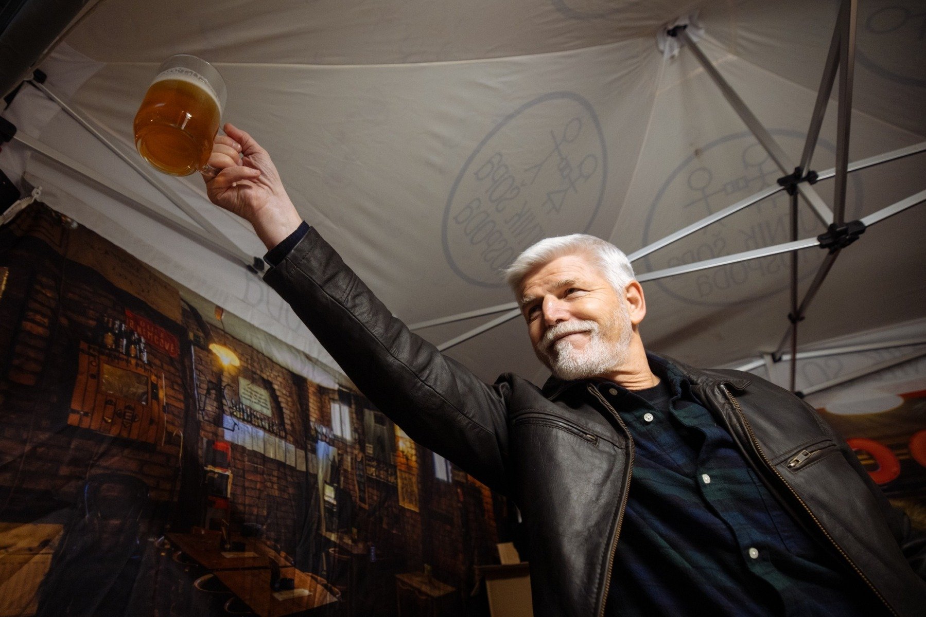 Miliardarul populist Babis anunță discuții pentru formarea unui guvern de coaliție cu eurosceptici și extremă dreaptă, decizia finală fiind la președintele pro-european al Cehiei, Petr Pavelea noastră”