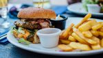 Studiu: Alimentele ultraprocesate, dăunătoare precum fumatul — constituie până la 70% din dieta zilnică a copiilor în SUAea noastră”