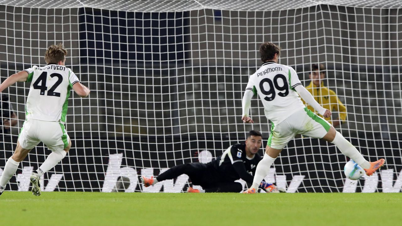 Observați cât încă e posibil! Penaltiul greșit transformat în reușită din joc a hotărât soarta unei partide din Serie A.