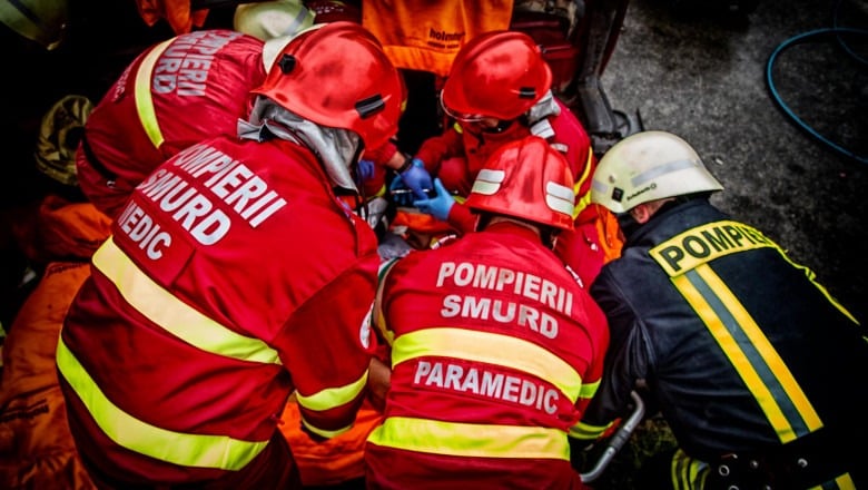 Coliziune între o ambulanță și o mașină în Cluj: o femeie din echipaj, în stop cardio-respirator, și alte cinci persoane consultate medicalea noastră”