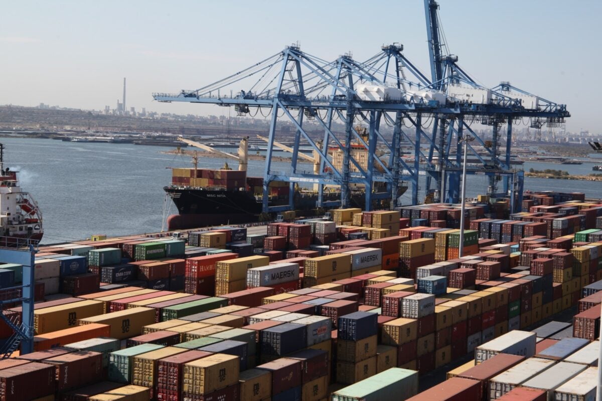 China aplică taxe portuare speciale pentru vasele americane, ca răspuns la măsuri similare anunțate de SUA în aprilieea noastră”