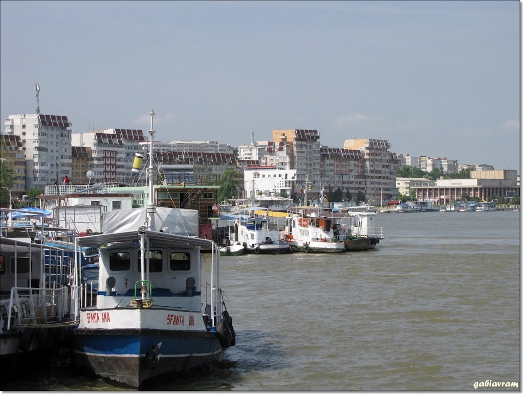 Nava „Mirceşti” a început reparatiile în șantierul naval din Galați și devine primul vas care a reluat traficul pe Dunăre între Grindu și Galațiea noastră”