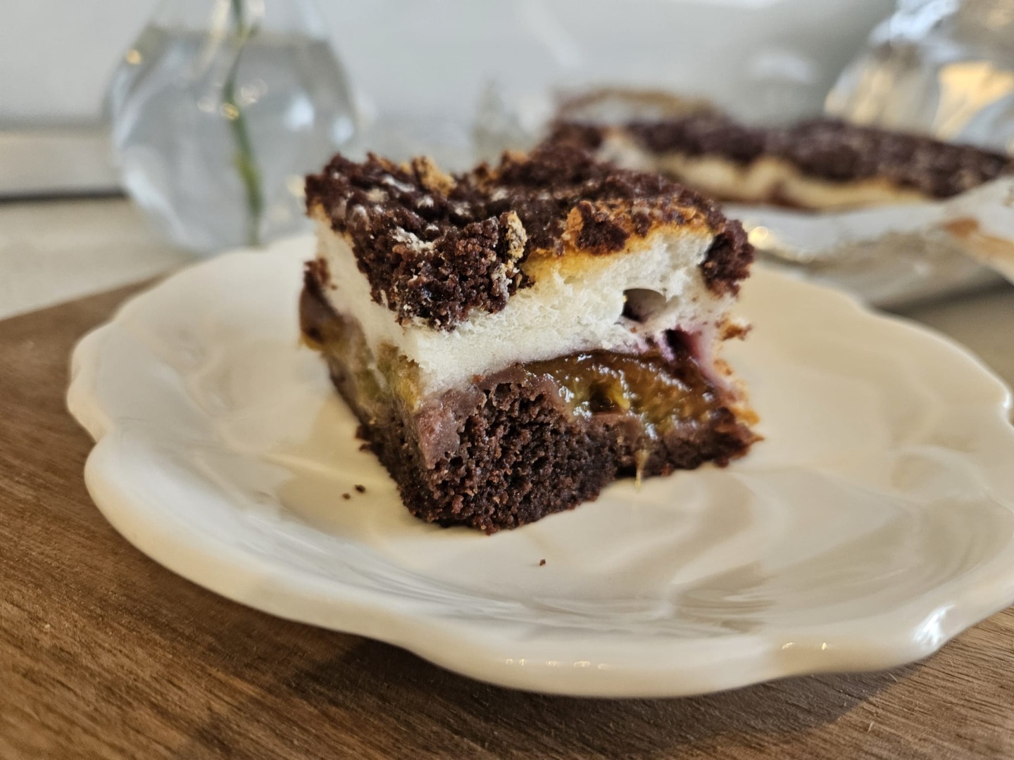 Dulce de weekend: Tort cu prune și strat subțire de glazură, delicios de sezon și foarte ușor de făcutea noastră”