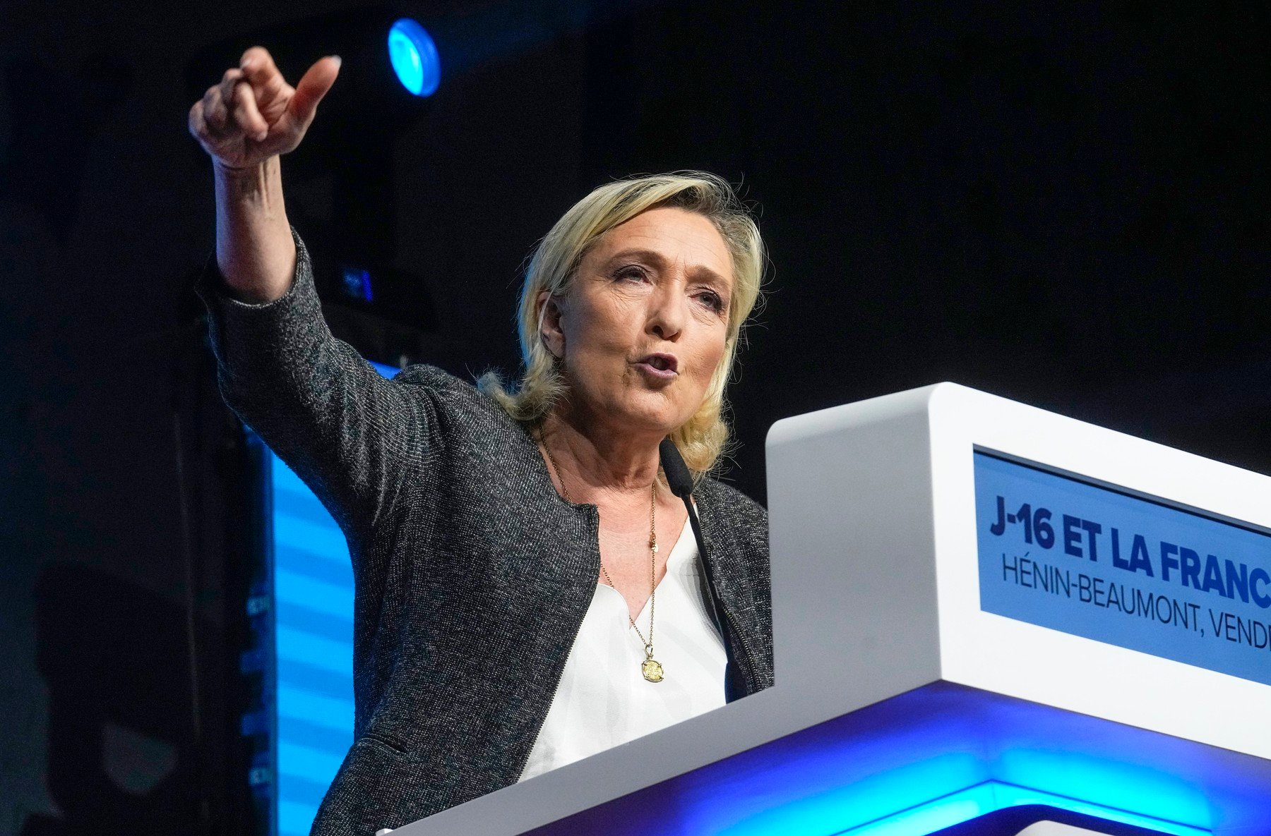 Le Pen anunță că va încerca să înlăture orice viitor premier până când Macron va decide să organizeze alegeri parlamentare noi în Franțaea noastră”