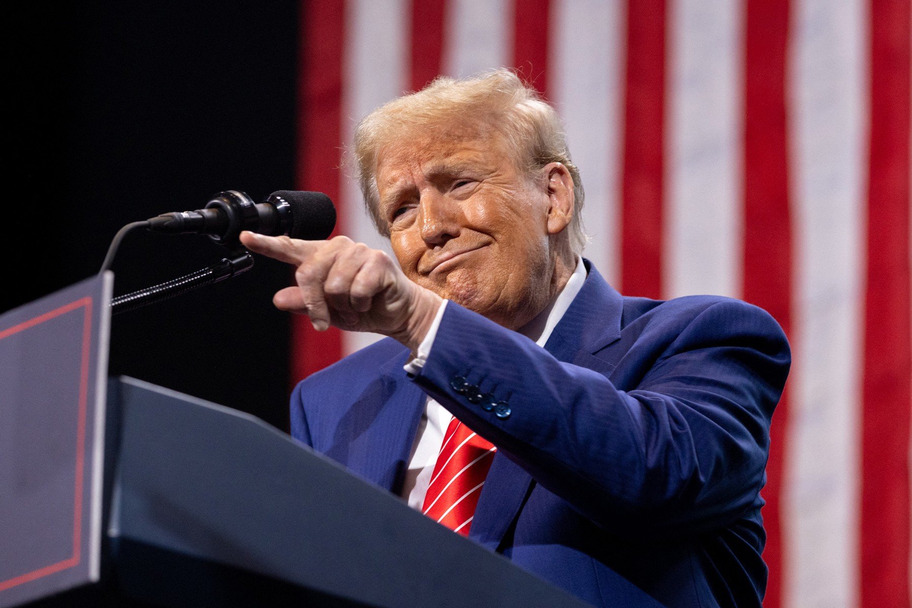 Administrația Trump analizează o reformă a sistemului de refugiați favorizând persoanele albe: “Majorizarea rapidă a diversității a diminuat încrederea socială crucială pentru stabilitatea unui system democratic” (pentru detalii, sursa este un articol dintr-un mare ziar american).ea noastră”