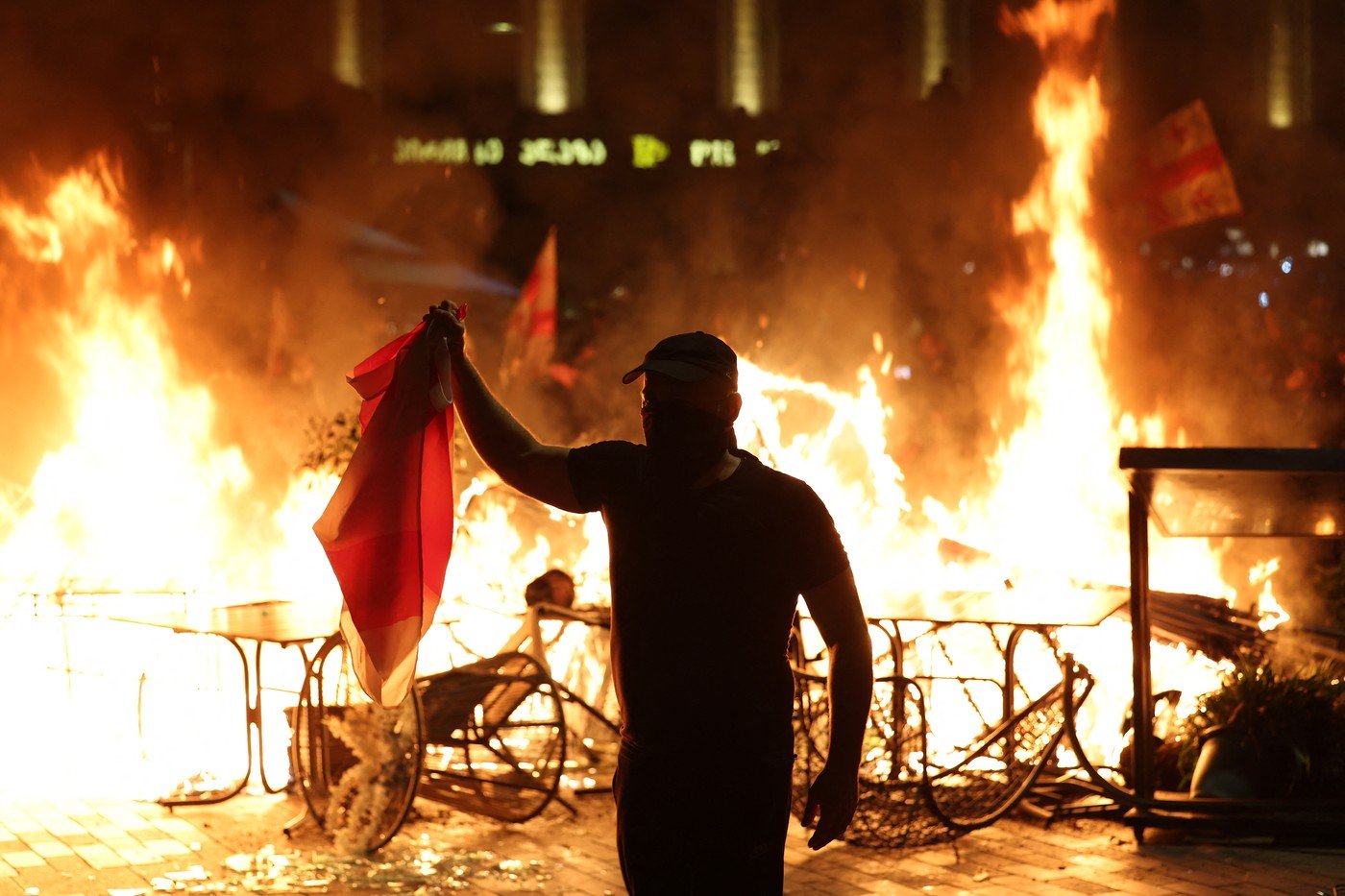 Prim-ministrul Georgiei avertizează cu măsuri represive împotriva opoziției, după protestele de weekend în care manifestanții au încercat să pătrundă în sediul prezidențial, ca urmare a evacuării a zeci de mii de georgieni în urma alegerilor parlamentareea noastră”