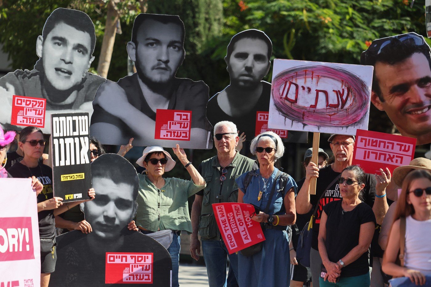 Cine sunt și ce se întâmplă cu cei 48 de ostatici israelieni, inclusiv pianistul, gemeni și actorul, rămași captivi în mâinile Hamas?ea noastră”