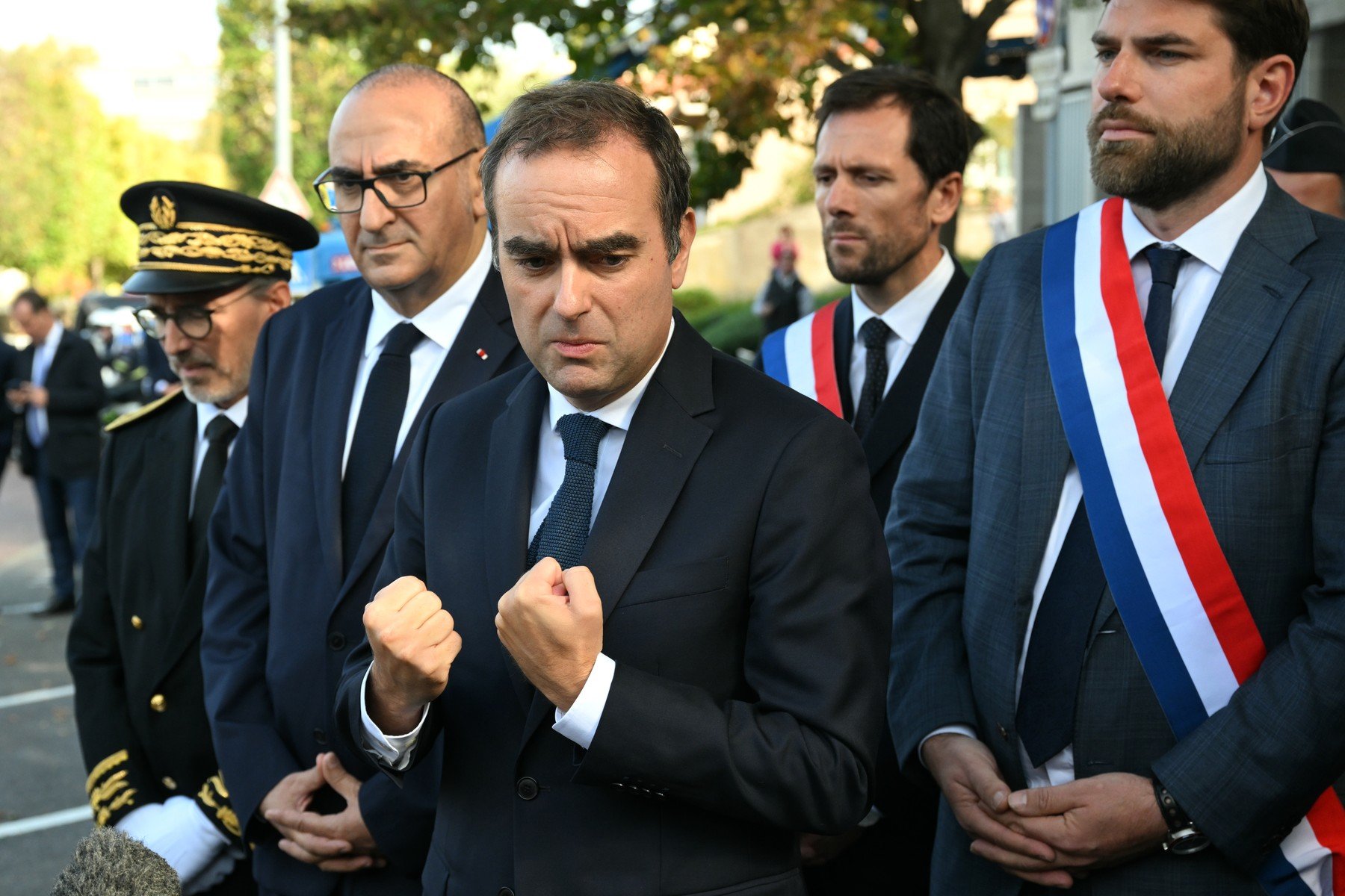 Premierul Lecornu amână reformarea sistemului de pensii până după alegerile prezidențiale din 2027, iar socialiștii hotărăsc să nu depună în acest moment moțiunea de cenzurăea noastră”