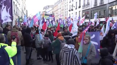 Aproximativ 26% dintre angajații din domeniul educației participa joi la o grevă în Franța, în timp ce guvernul anunță că 6,42% dintre profesori protesteazăea noastră”