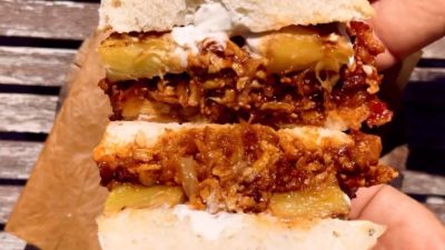 Mic dejun vegan: sandviș cu tofu și ananas pentru un gust delicios și nutrienți bine echilibrațiea noastră”