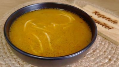 Rețetă și avantaje pentru sănătate ale supei de oase de vită, utilizată de secole ca bază culinară și remediu natural pentru întărirea organismuluiea noastră”
