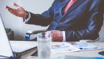 Proiect legislativ la Senat propune stabilirea unui termen maxim de 6 luni pentru mandatul interimar în funcții de conducere publice, cu o singură eventuală prelungire de aceeași duratăea noastră”