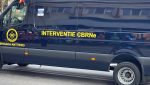 Pericol de exploziv pe o stradă din Arad: polițiștii au găsit un telefon mobil și un bărbat cu probleme psihice, al cărui bagaj conținea obiecte electronice în urma cercetărilor specialiștilor de la serviciile de informațiiea noastră”