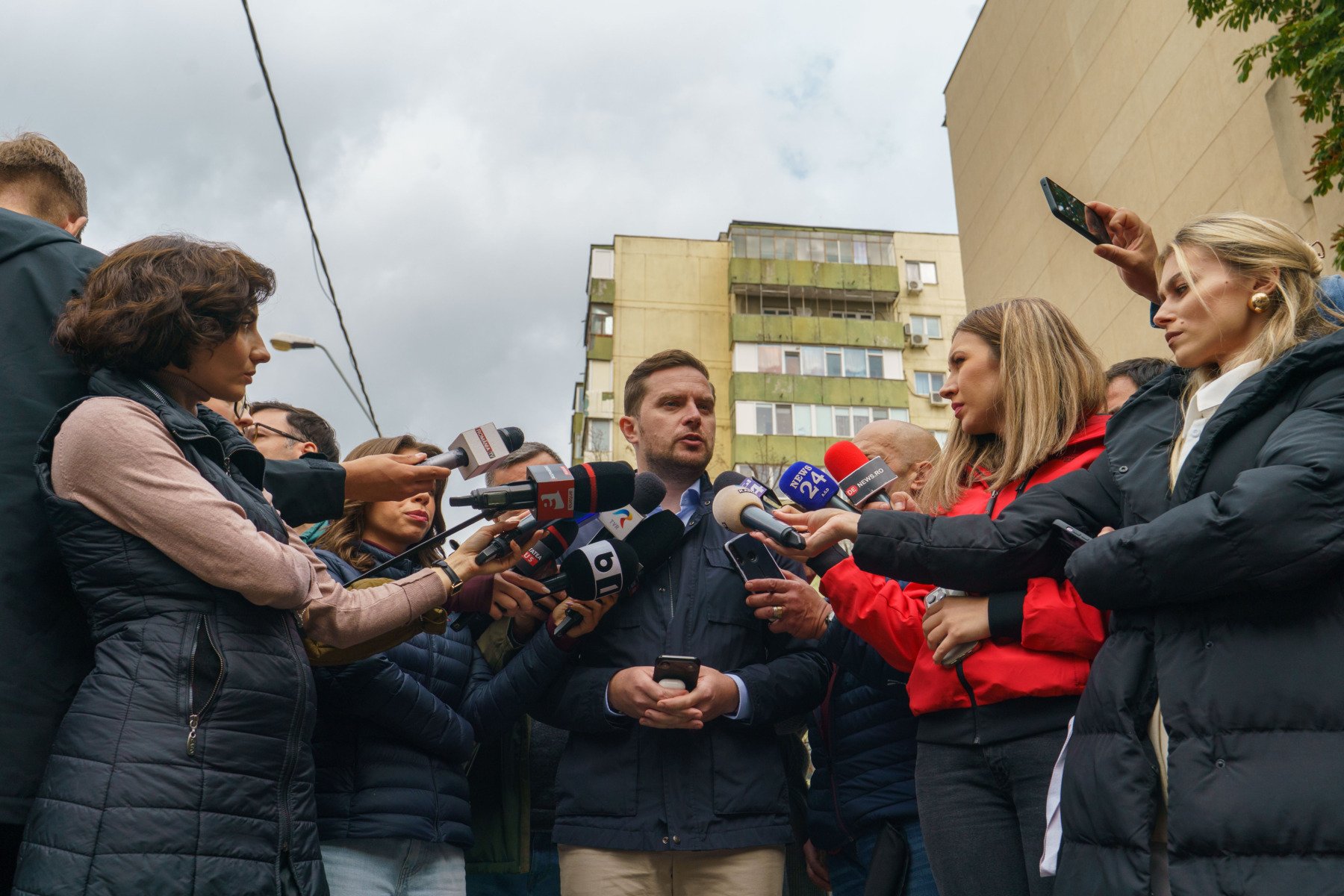 Explozia din Rahova: Primăria va asigura siguranța clădirii după finalizarea anchetei Poliției, luând în calcul demolarea, iar locatarii se vor putea recupera bunurile personale, fără a mai putea locui acoloea noastră”