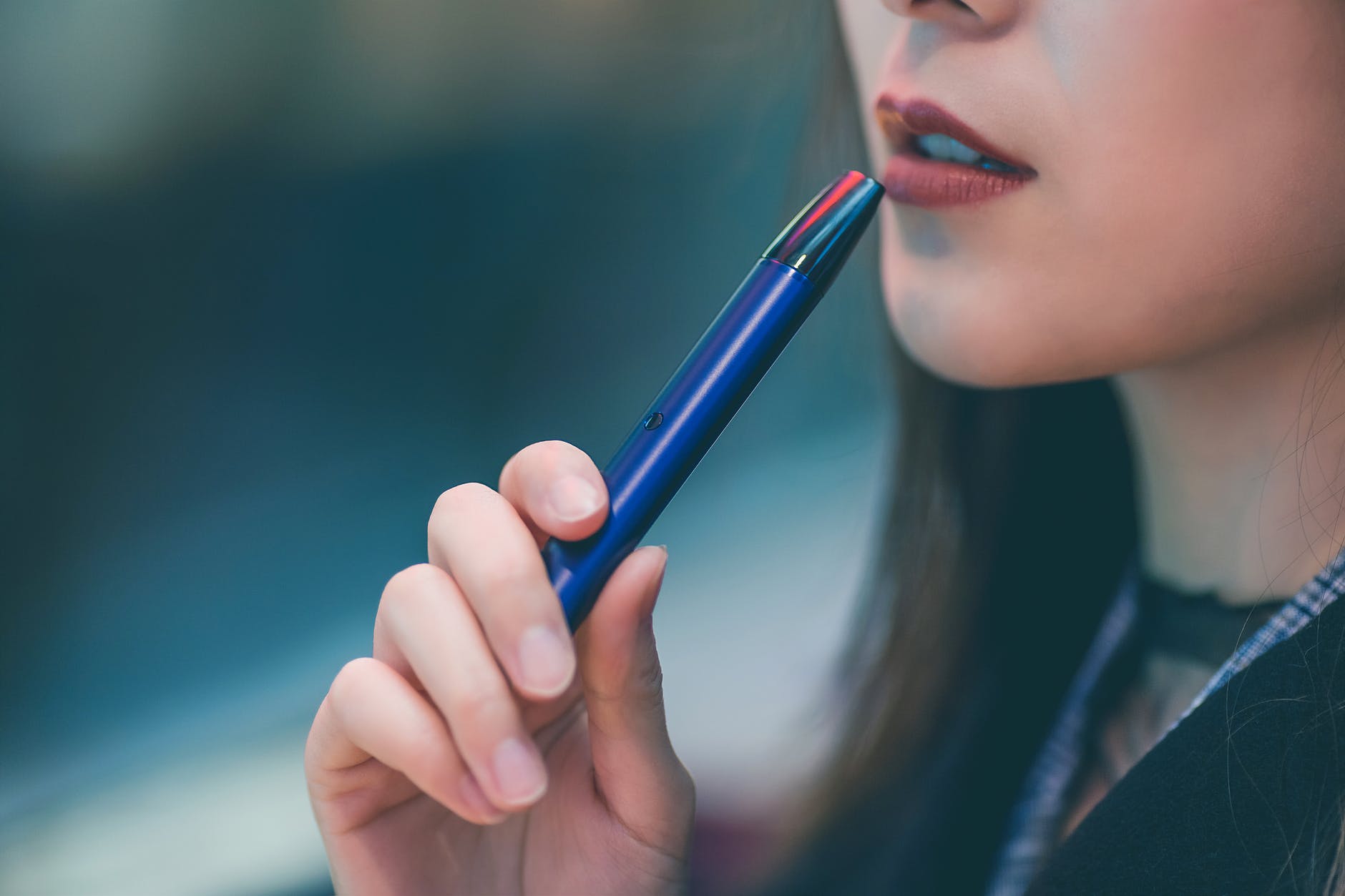 OMS: Peste 100 de milioane de oameni la nivel global utilizează țigara electronică, inclusiv peste 15 milioane de adolescenți între 13 și 15 aniea noastră”