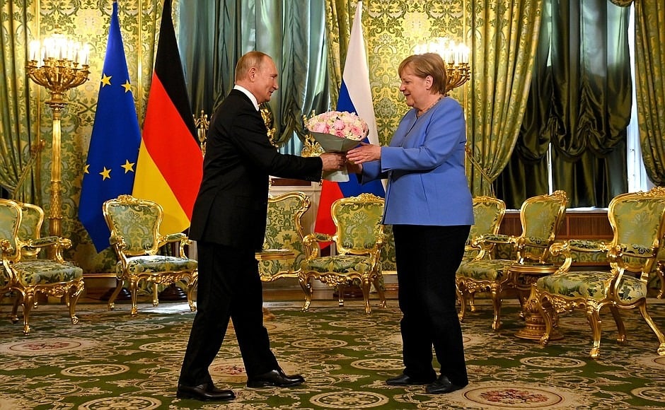 Angela Merkel primește critici acerbe din țările baltice și Polonia după ce fostul cancelar al Germaniei a insinuat că acestea poartă o responsabilitate parțială pentru invazia Rusiei în Ucrainaea noastră”