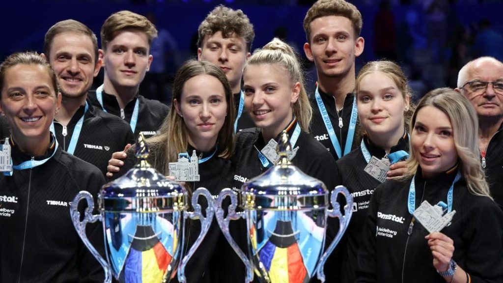 [ad_1] Delegatia României de tenis de masă a revenit în țară noaptea trecută cu medaliile de argint câștigate la Campionatul European pe echipe desfășurat în Croația, atât la feminin cât și la masculin
