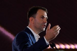 Cătălin Drulă acuză Ministerul condus de Cătălin Predoiu că amână implementarea sistemului automat de monitorizare a traficului, în ciuda existentei camerelor, legii și pregătirii primăriilor, lipsind doar voința Ministerului Afacerilor Interneea noastră”