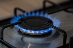 Locatari evacuați dintr-un imobil din Zalău, din cauza mirosului intens de gaz resimțit într-un apartament, în dimineața zilei de joiea noastră”