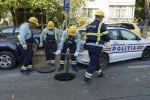 Liceu din Capitală evacuat din cauza unei posibile scurgeri de gaze, în timp ce echipa de la compania de distribuție intervine pentru a identifica și remedia problemaea noastră”