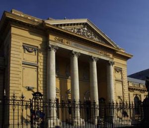 Anunț Oficial: Rezidențiatul anului 2025 înregistrează 10.147 de candidați înscriși pentru concursul de admitere în programul de rezidențiat, dintre care 3.881 se vor concura pentru locuri la Universitatea de Medicină și Farmacie „Carol Davila” din Capitala țării.