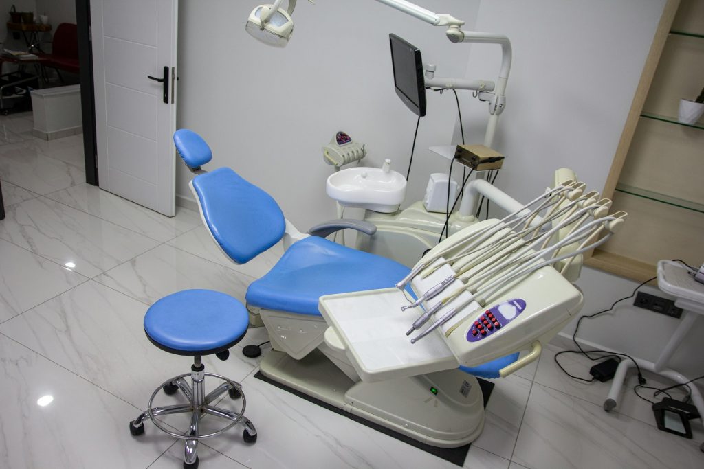 Ilfov | Servicii gratuite de tratamente dentare pentru copii, adolescenți și vârstnici. Cine se poate bucura de această inițiativă?