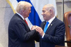 Donald Trump a transmis o scrisoare președintelui Israelului solicitând iertarea lui Netanyahu, acuzat de corupțieea noastră”