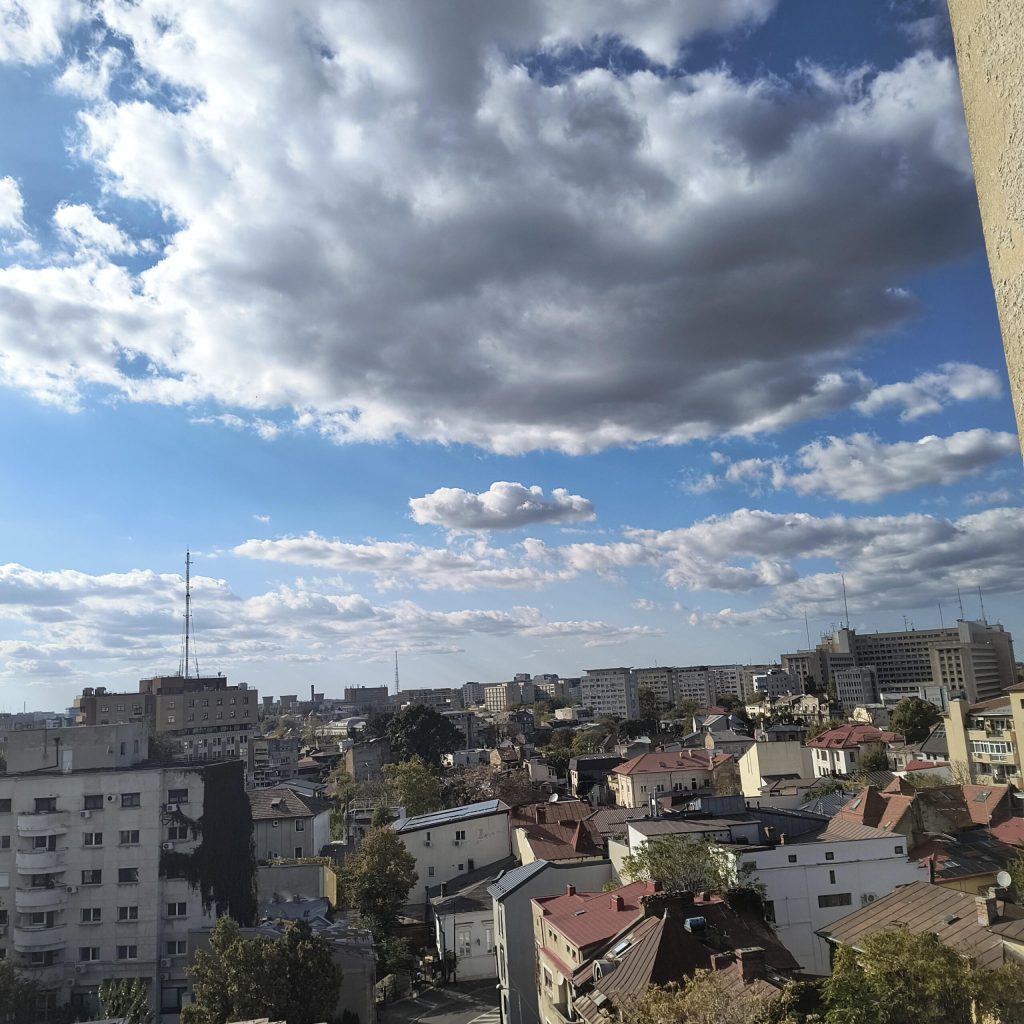 Prognoza meteo | Clima plăcută la începutul săptămânii în București, cu temperaturi ridicate. De joi, se vor înregistra scăderi ale temperaturii.
