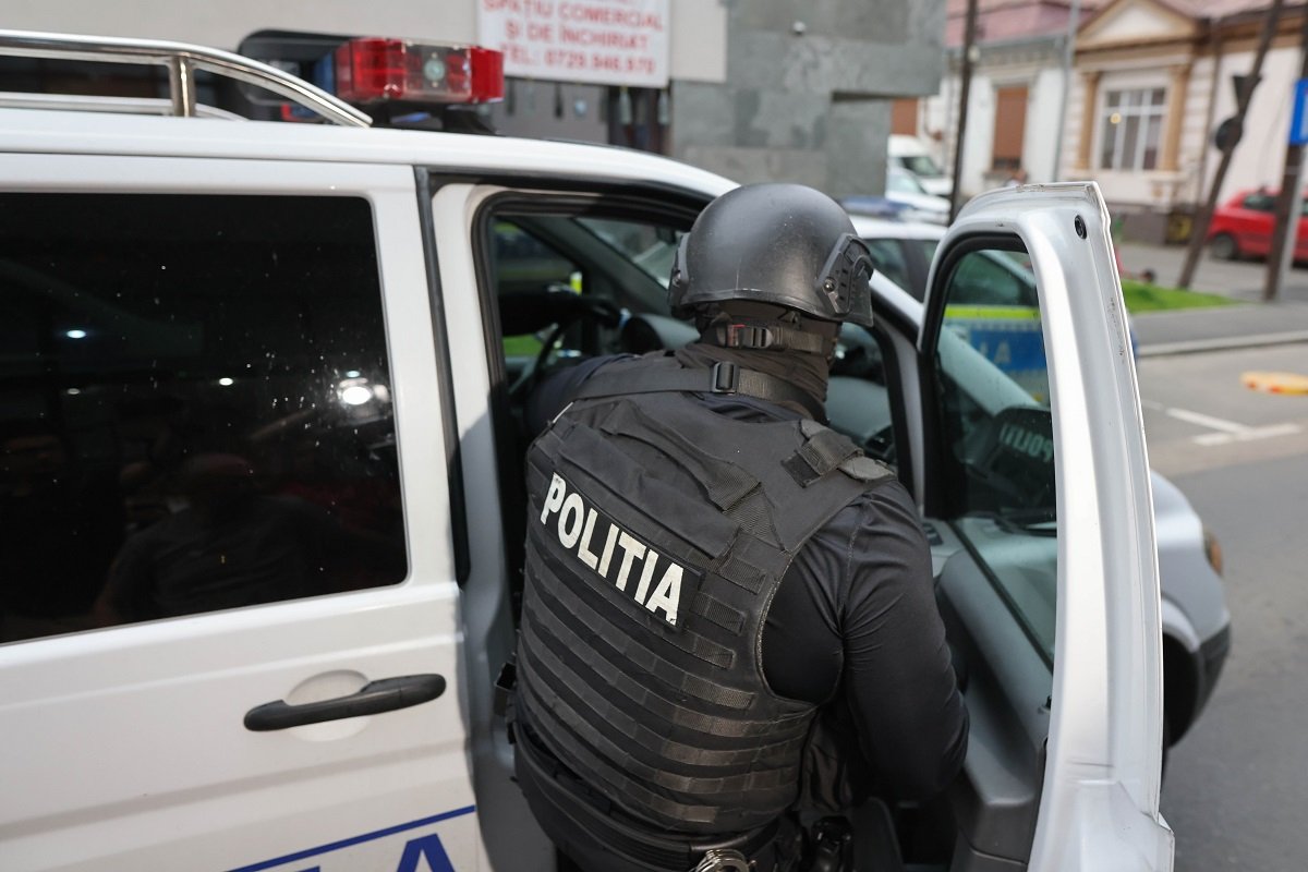 Percheziții ale Parchetului General la 37 de locații, inclusiv sediul Autorității Naționale pentru Cetățenie și Serviciul Stării Civile Sector 6, în urma unei anchete privind obținerea ilegală de documente de identitate românești de către 300 de oligarhi și infractori ruși