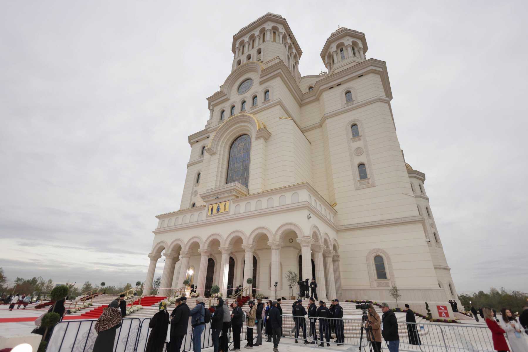 [ad_1] Catedrala Națională va fi deschisă zilnic pentru vizitare și închinare în perioada sărbătorilor, anunță Patriarhia Română