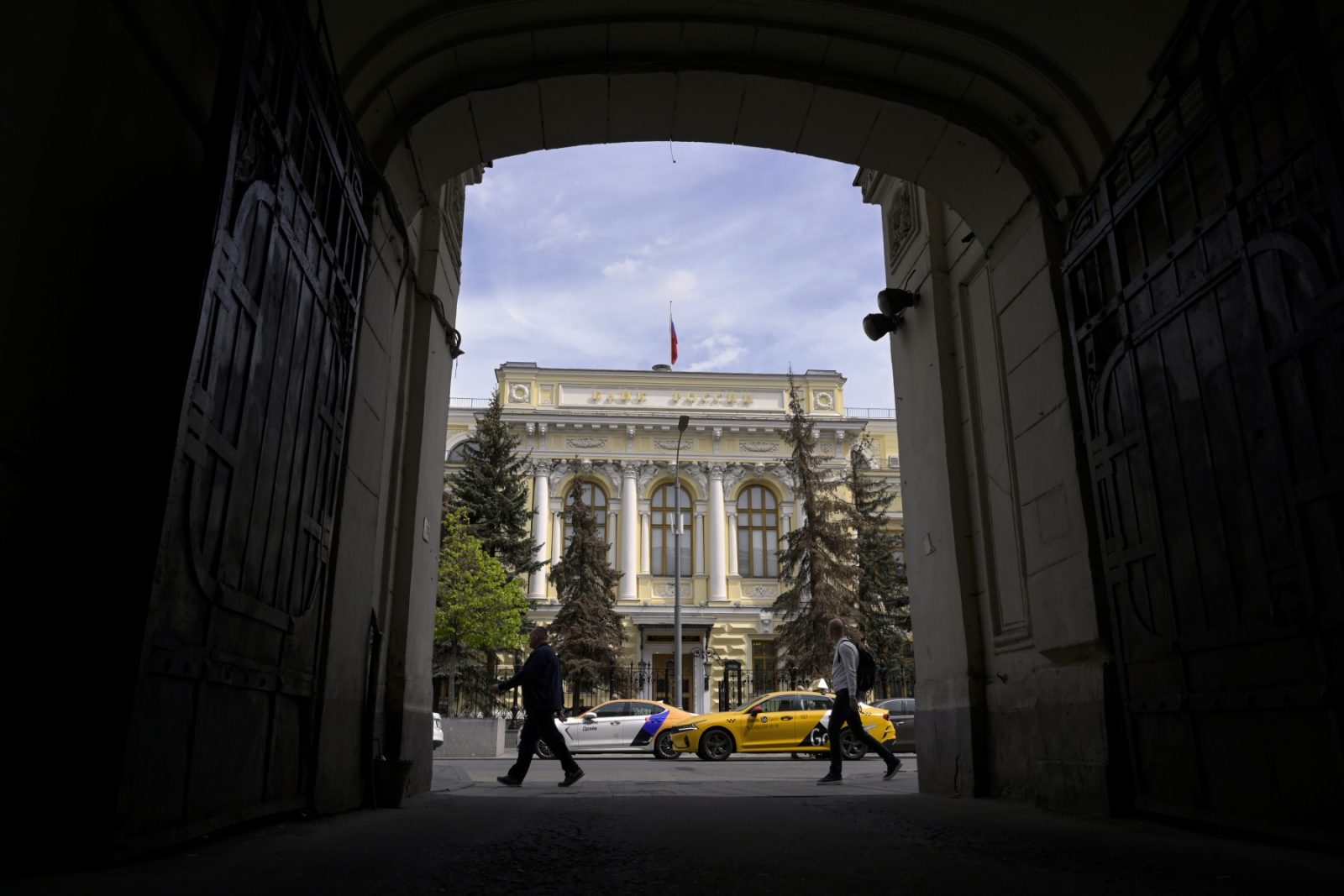 Banca Centrală a Rusiei intentă proces și solicită despăgubiri de aproape 230 de miliarde de dolari de la cel mai mare depozitar de active din Belgia, suma fiind similară cu cea deținuta de UE pentru înghețare