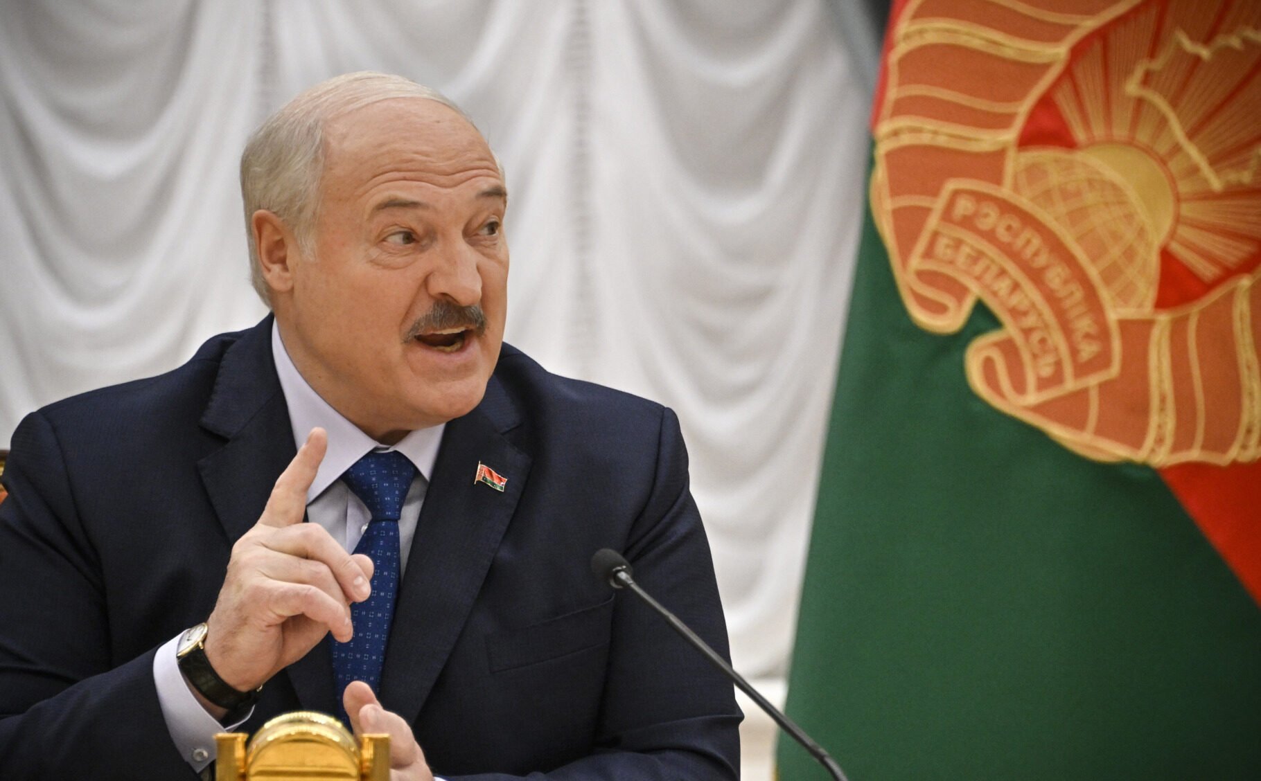 Ales Bialiațki solicită Uniunii Europene să negoceze cu regimul de la Minsk pentru a stopa represiunea din Belarus, după ieșirea sa din închisoare