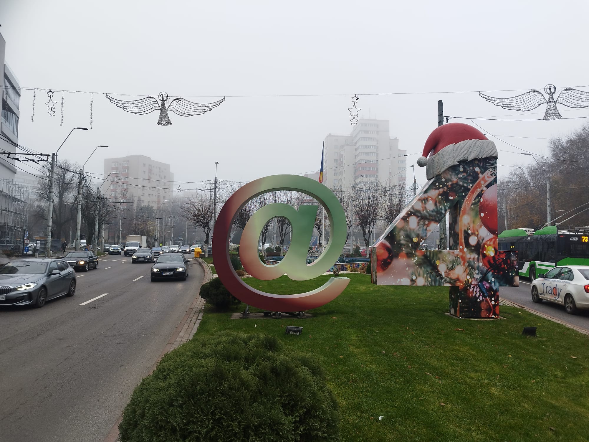 Primăria Sectorului 4 investește peste 50.000 de euro în tehnologii pentru a sprijini persoanele cu dizabilități vizuale Primăria Sectorului 4 din București a făcut recent un pas semnificativ în direcția dezvoltării infrastructurii accesibile pentru persoanele cu dizabilități, atribuind un contract de peste 50.000 de euro pentru implementarea unor sisteme audio specializate