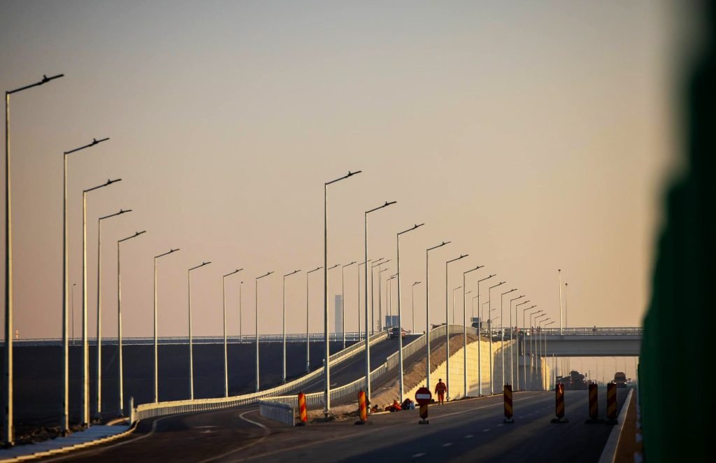 București–Adjud: 241 km de autostradă accesibili complet, cu A7 extinsă la 195 km după inaugurarea a aproape 49 km noi, dar cu întârzieri persistente / Avertisment: lipsa zona de odihnă între Buzău și Adjud