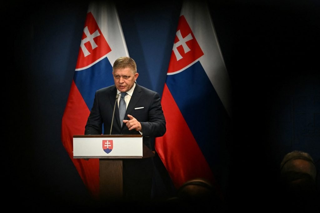 Trump l-a chemat pe premierul slovac populist Robert Fico la Campionatul Mondial FIFA de anul viitor; Slovacia se poate confrunta cu România în turneul de baraj pentru calificare