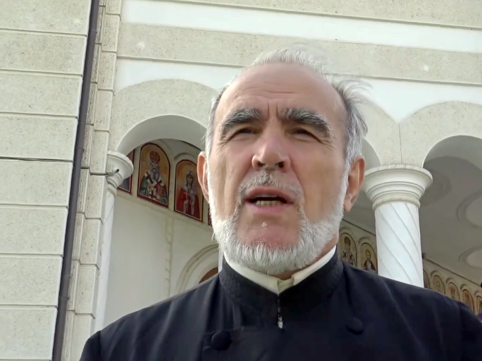 Dosar penal închis pentru profesorul de religie de la Colegiul B.P. Hasdeu din Buzău, acuzat de promovare legionară și pro Georgescu în campania pentru alegerile din 2024: autoritățile au concluzionat că „nu este în interes public să se continue urmărirea anchetei”
