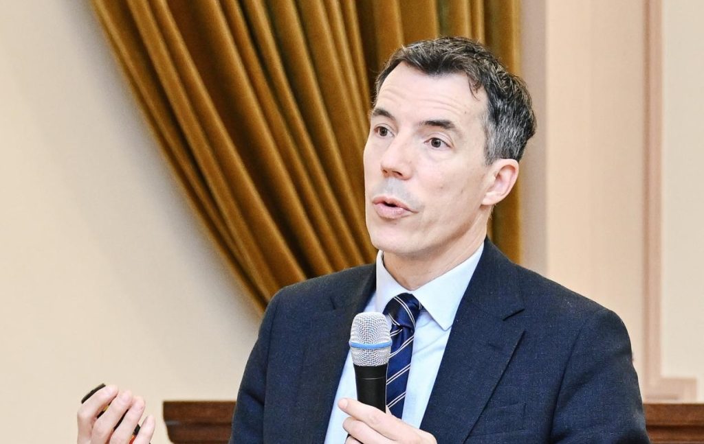 Șeful FMI pentru regiune estimează o potențială creștere economică peste așteptări în România, datorită reformelor implementate anterior, avertizând asupra riscurilor asociate eliminării anumitor măsuri fiscale esențiale