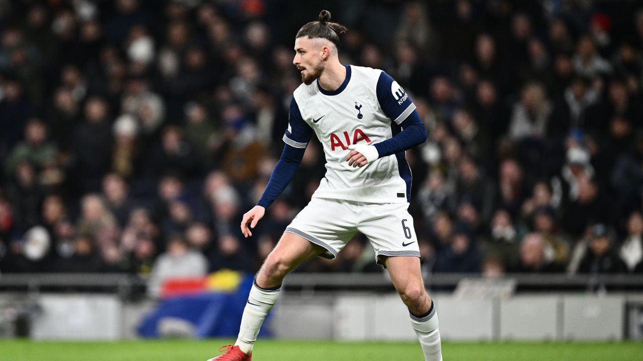 Crystal Palace - Tottenham, ora 18:30, LIVE pe VOYO. Echipele de start! Decizia în cazul lui Radu Drăgușin