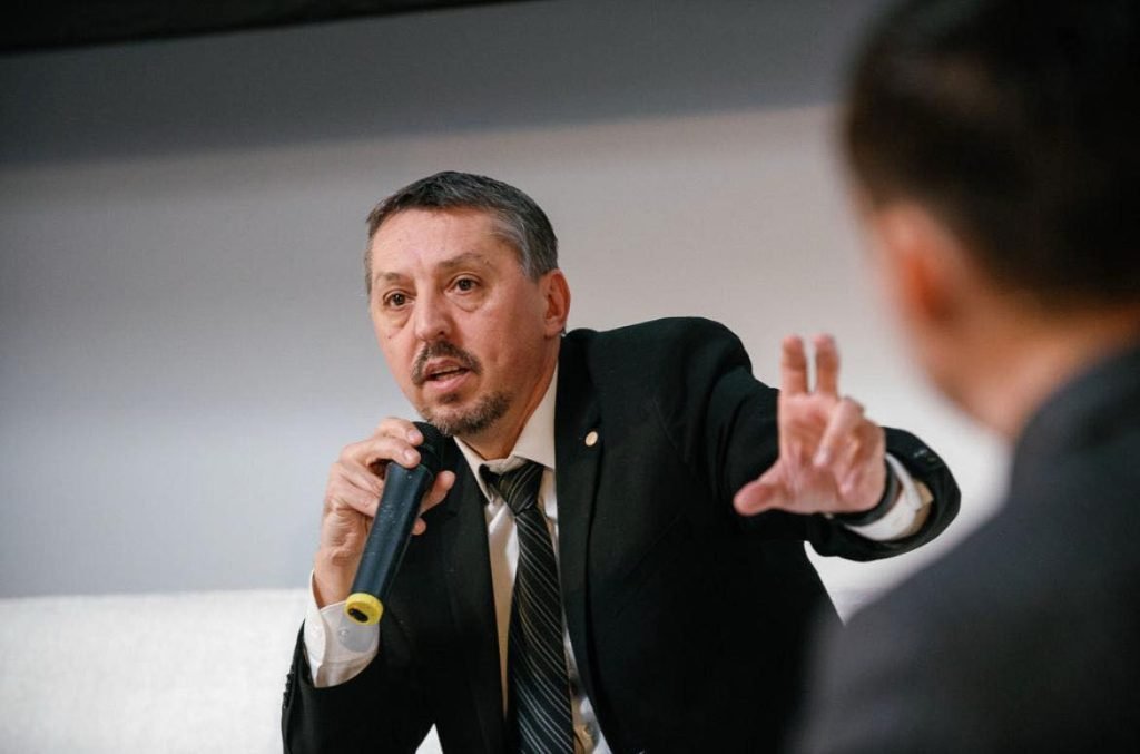 Daniel David: Am cerut demiterea de la postul de Ministru al Educației și Cercetării prin prezentarea renunțării mele la funcție premierului.