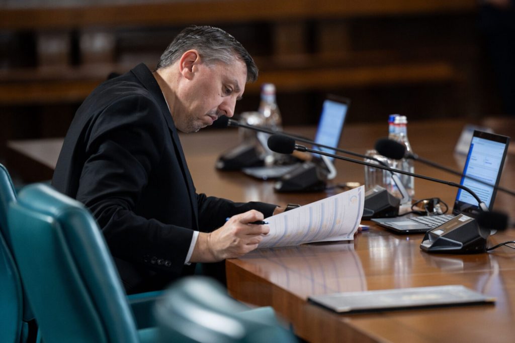 Planurile de învățământ pentru liceu în anul 2026 au primit aprobare din partea ministrului Daniel David, în timp ce programa de Limba și Literatura Română este încă în proces de finalizare, după o dezbatere lungă