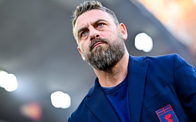 GENOA, ITALY - NOVEMBER 29: Daniele De Rossi, head coach of Genoa, looks on prior to kick-off in the Serie A match between Genoa CFC and Hellas Verona FC at Luigi Ferraris Stadium on November 29, 2025 in Genoa, Italy. (Photo by Simone Arveda/Getty Images)