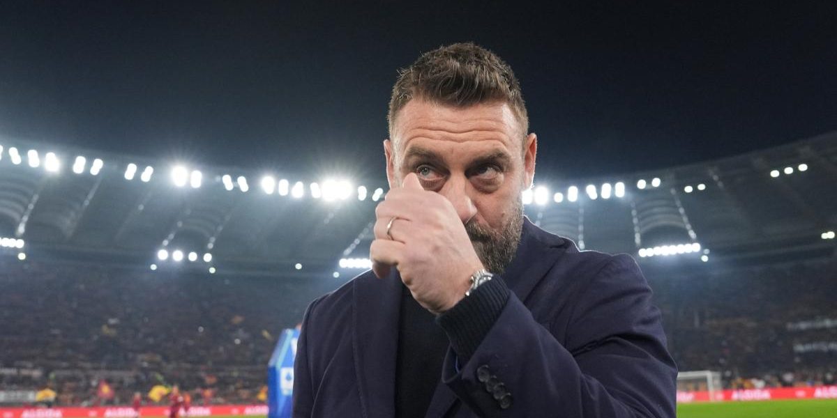 Roma-Genoa, De Rossi: l'accoglienza dello stadio Olimpico con cori, striscioni e video
