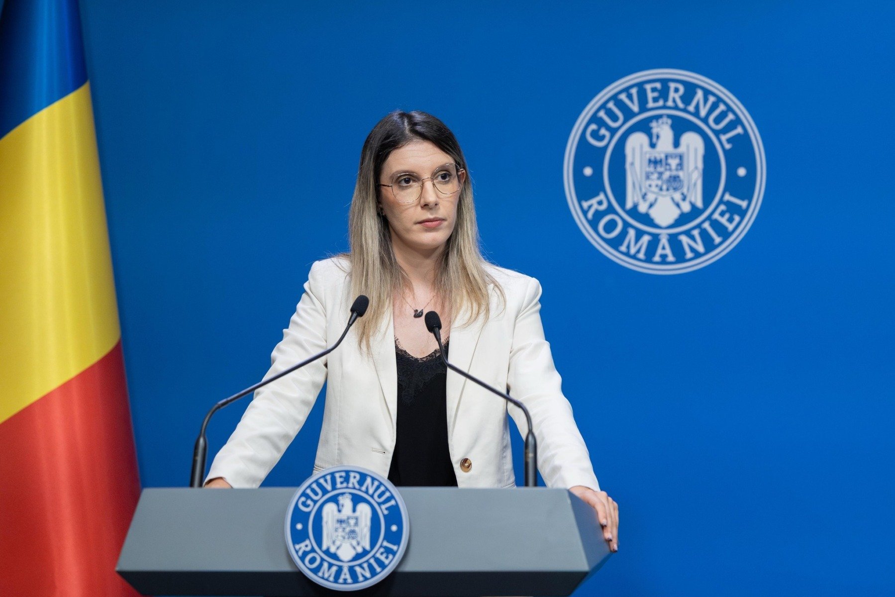 Senatorii PSD au optat pentru susținerea moțiunii simple initiată de parlamentarii extremiști de la AUR, vizând ministrul Diana Buzoianu.