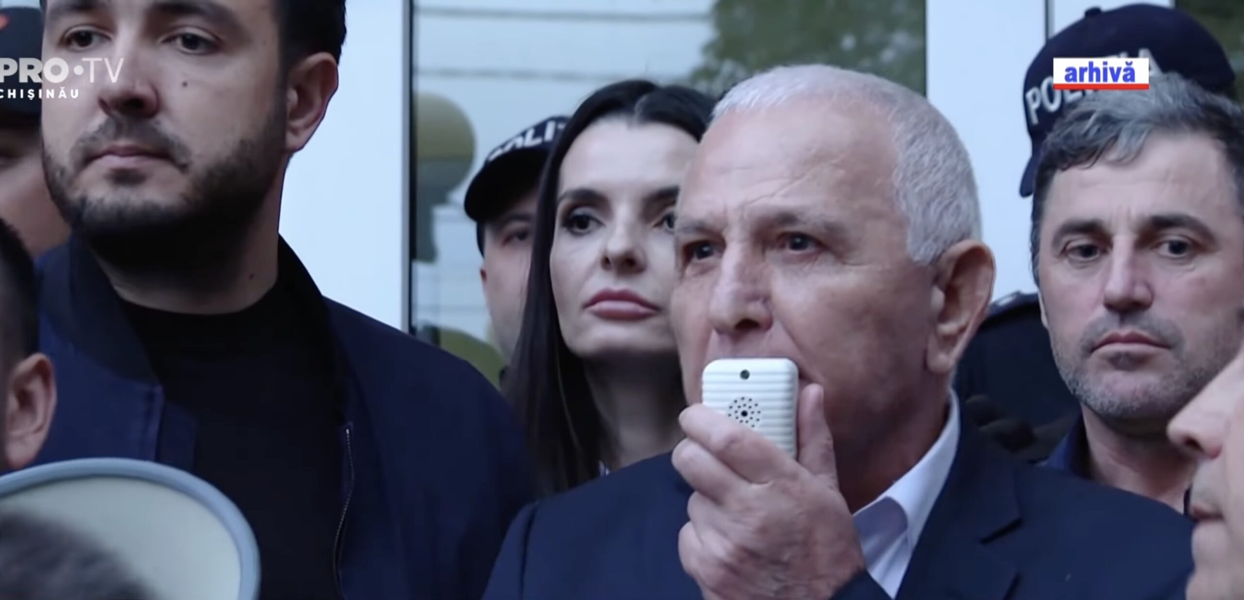Fostul președinte al Adunării Populare a Găgăuziei, Dmitrii Constantinov, dispărut după condamnarea sa la 12 ani de închisoare, a fost observat recent în direcția regiunii transnistrene, întărind suspiciunile legate de posibila sa încercare de a evita executarea pedepsei