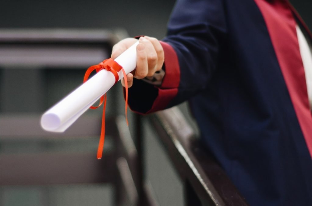 Studenții și elevii din Europa vor putea din nou să participe la programul Erasmus în Marea Britanie începând din 2027, anunță Roxana Mînzatu